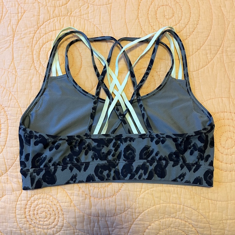 Stylish Women's Strappy Sports Bra - Gray and Black